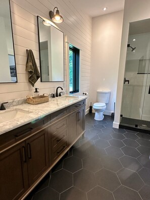 Shower, hair dryer, towels - Escape to The Clyde’s View Hideaway in Manchester, Vt. New Home  3 Bed 2 Bath (Manchester Center)