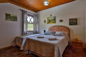 2 slaapkamers, een strijkplank/strijkijzer, internet