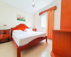 3 slaapkamers, een strijkplank/strijkijzer, wifi