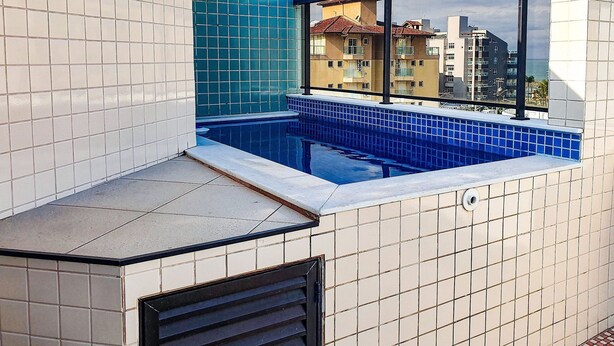 A rooftop pool with a view of surrounding buildings. - Penthouse with Private Pool - REF 0150 (Ubatuba)