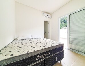 2 室のベッドルーム、アイロン / アイロン台、インターネット