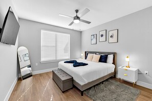 1 habitación, escritorio, tabla de planchar con plancha y wifi gratis 