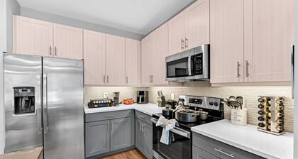 Cozy Comfort1bd Attached Garage+Desk+Pool+Gym