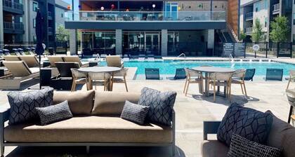 Cozy Comfort1bd Attached Garage+Desk+Pool+Gym