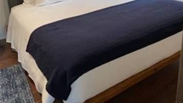 3 bedrooms, desk, iron/ironing board, free WiFi