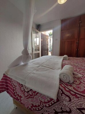 2 bedrooms, WiFi, bed sheets
