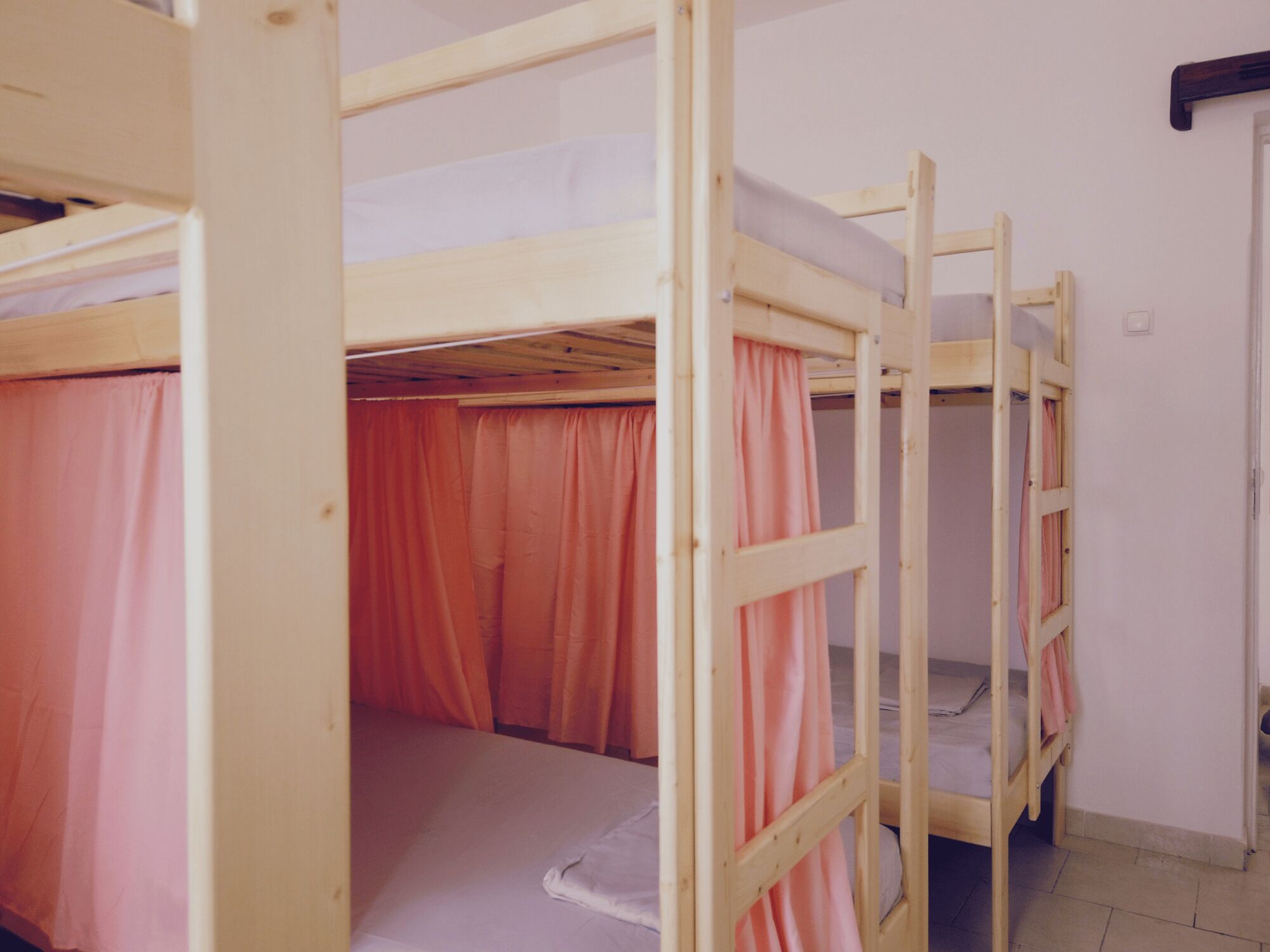 Gemeinsamer Basic-Schlafsaal, Nur Frauen