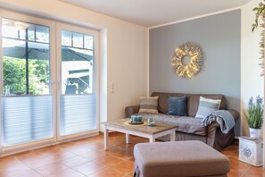 Fernseher, Bücher, Stereoanlage