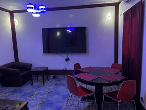 Dining - Lovely 2 bedroom apartment with free parking.
(Dakar)