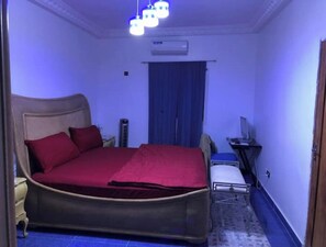 2 bedrooms - Lovely 2 bedroom apartment with free parking.
(Dakar)