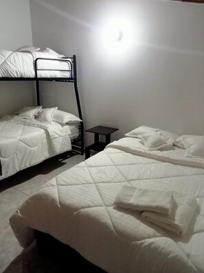 Estudio familiar, balcón, vista al jardín | Tabla de planchar con plancha y wifi gratis 