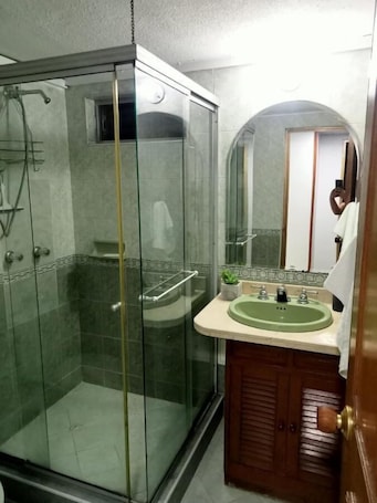Soap, shampoo, toilet paper. Hospedaje Cristiano Almagor