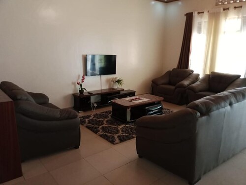 Kigali Luxe Apartment - Spacious 5 Bedrooms