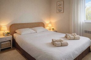 2 bedrooms, iron/ironing board, WiFi