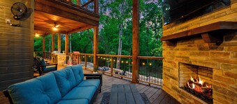 Game Room - POOL - 4 King Bedroom + Bunk Room with Spacious Patio on a Creek!