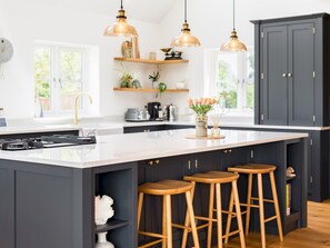 Kühlschrank, Mikrowelle, Ofen, Geschirrspüler