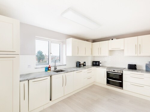 2Bed Flat, Central Stratford-upon-Avon & Parking | Pass the Keys