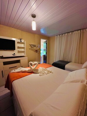 Standard Quadruple Room | Free WiFi - Pousada Golfinho (Fernando de Noronha)