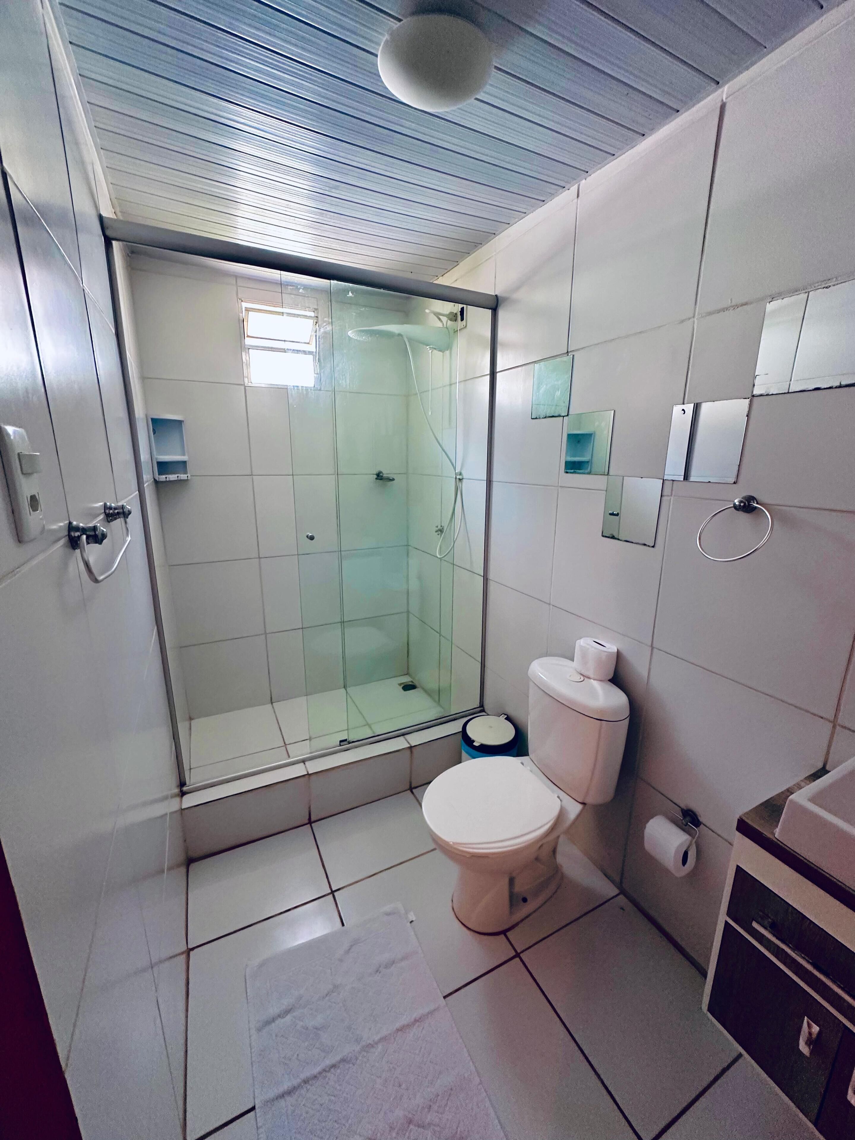 标准四人房 | 免费 WiFi