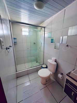 Standard Quadruple Room | Free WiFi - Pousada Golfinho (Fernando de Noronha)