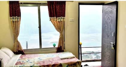 Charming 1-bedroom cottage with WiFi and AC in fantastic Pokhara