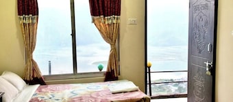 Charming 1-bedroom cottage with WiFi and AC in fantastic Pokhara