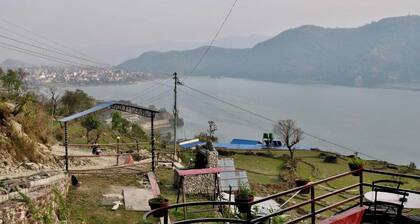 Charming 1-bedroom cottage with WiFi and AC in fantastic Pokhara