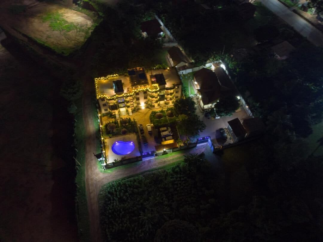 An aerial view of a hotel with a central courtyard, surrounded by buildings.
