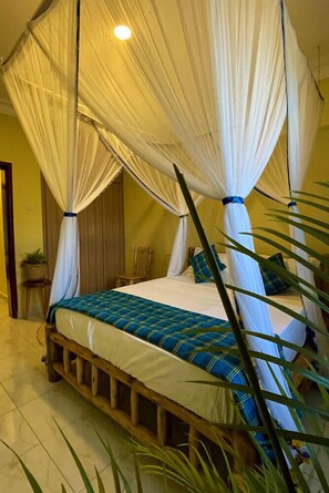 Hypo-allergenic bedding, down duvets, individually decorated - Kitiko Residence Hotel (Kampala)