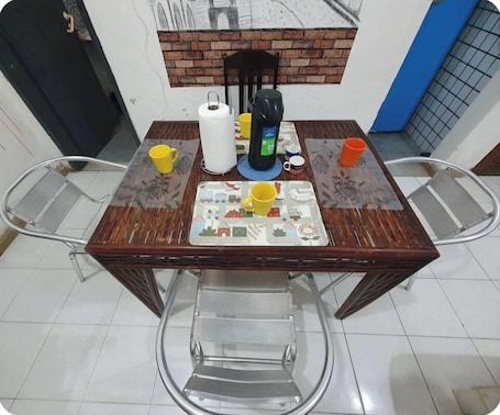 1 habitación, espacio para trabajar con laptop y wifi gratis
