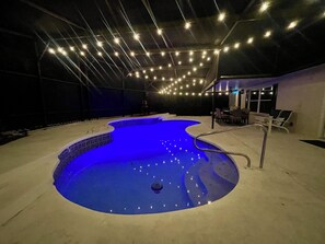 Outdoor pool, a heated pool - Fun In the Sun: Near Disney, Universal, Sea World + Game Room + Heated Pool (Orlando)