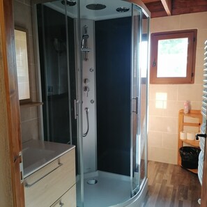Shower, eco-friendly toiletries, hair dryer, toilet paper
