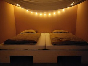 5 bedrooms, WiFi - Apartment for 10 people in the guest house on the Weser cycle path (Hann. Münden)