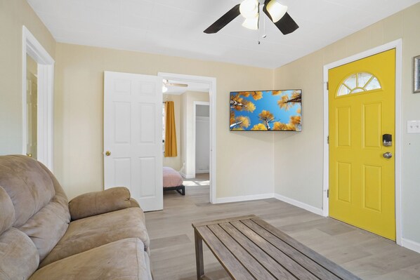 Living area - Casita Del Sol (Fort Worth)