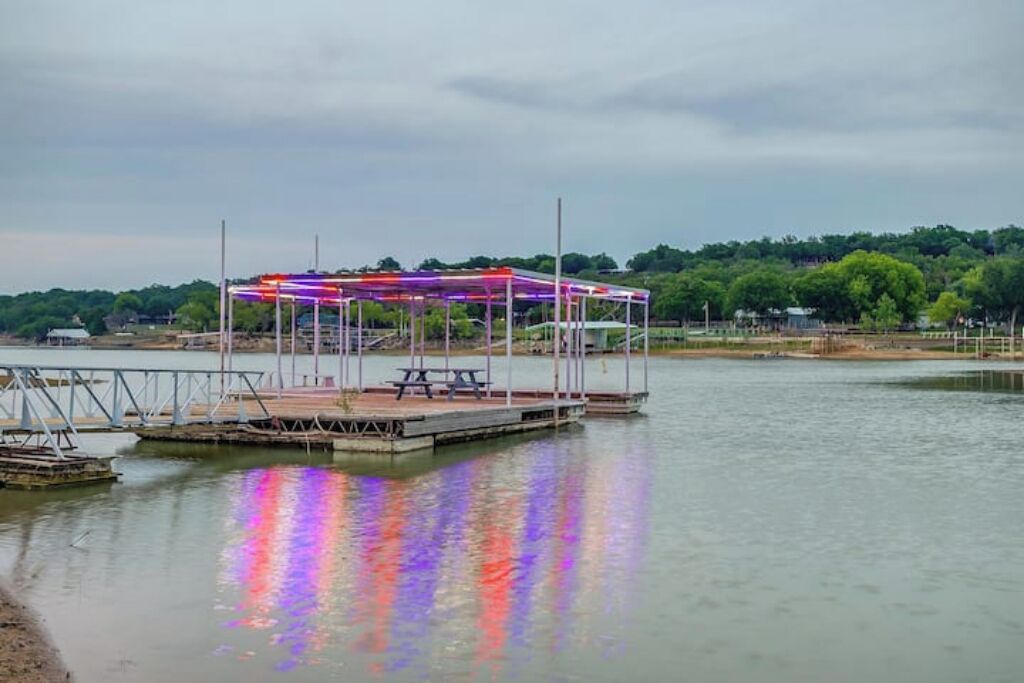 Family Lakefront Outdoor Living