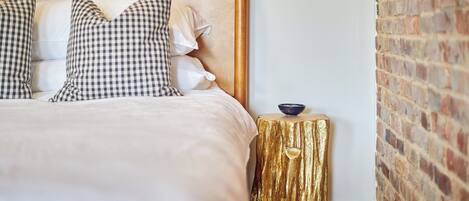 1 habitación, escritorio, tabla de planchar con plancha y wifi