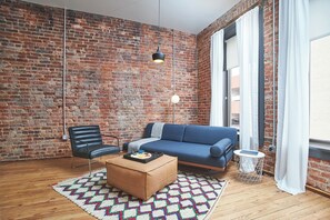 Smart TV, printers - Charming European-style Studio in the Historic Orenge Building, Downtown Durham. (Durham)