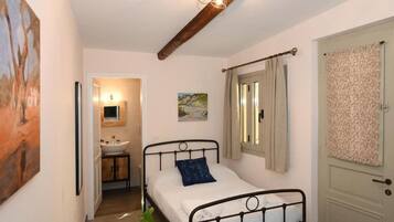 Basic Single Room | Premium bedding, individually furnished, soundproofing