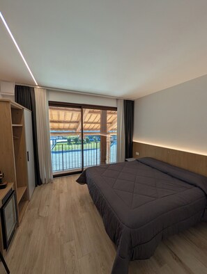 Habitació doble o amb dos llits individuals Comfort, no fumadors | Minibar gratuït, escriptori i espai de treball apte per a portàtils