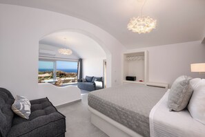 Deluxe Suite, Private Pool, Sea View | 2 bedrooms, in-room safe, blackout drapes, soundproofing - Felicity Cave Suites - Santorini (Santorini)