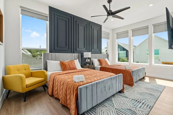 5 عدّة غرف نوم ومكواة/لوح كي وواي فاي وملاءات أسرّة