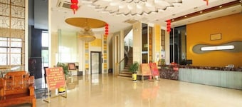 Home Inn & Hua Yi Select Hotel (Jiangyan Railway Station, Jiangyan Avenue, Taizhou)
