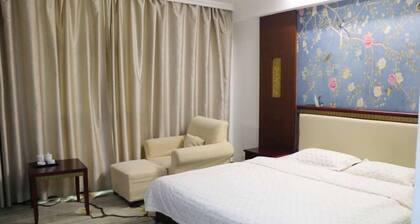 Home Inn & Hua Yi Select Hotel (Jiangyan Railway Station, Jiangyan Avenue, Taizhou)