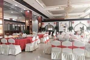 Restaurant - Home Inn & Hua Yi Select Hotel (Jiangyan Railway Station, Jiangyan Avenue, Taizhou) (Taizhou)