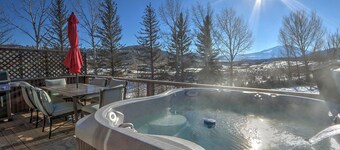 Hot Tub with Amazing Views, Game Room, Family Friendly, Central Location