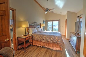 3 bedrooms, desk, iron/ironing board, travel cot