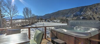 Hot Tub with Amazing Views, Game Room, Family Friendly, Central Location
