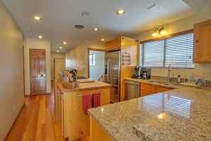 Interior - Hot Tub with Amazing Views, Game Room, Family Friendly, Central Location (Glenwood Springs)