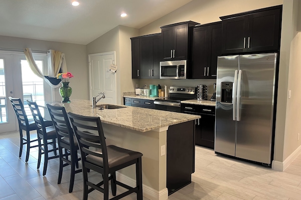 KĂŒhlschrank, Mikrowelle, Ofen, Herdplatte