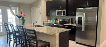 Sea lion Serenity Retreat -5 Bedroom With Heated Pool